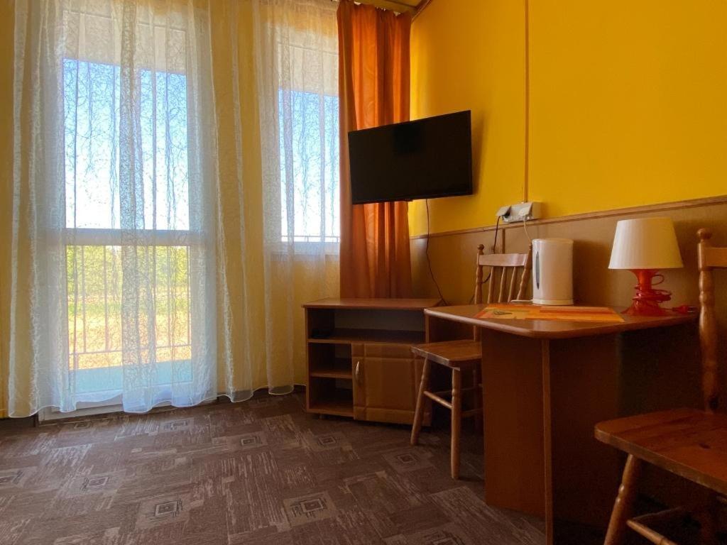 O. W. Bryza Hotel Рови Екстериор снимка
