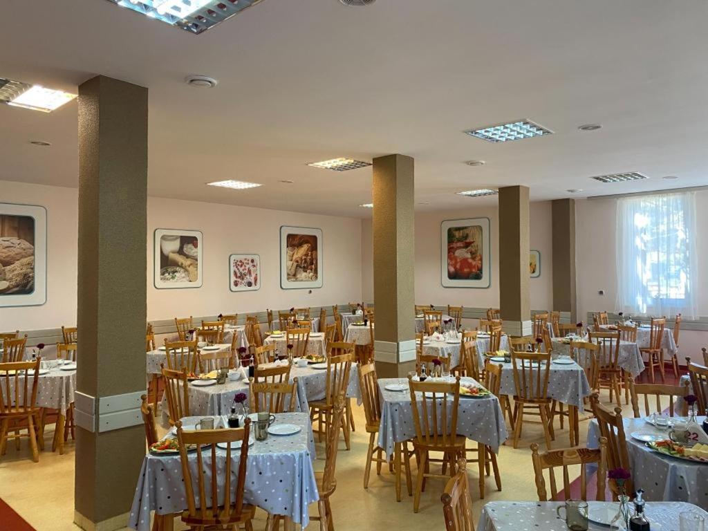 O. W. Bryza Hotel Рови Екстериор снимка